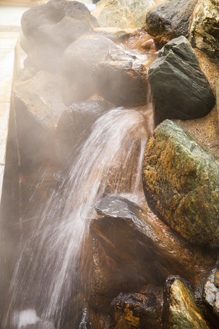 毎分490ℓ湧出する湯をかけ流し。