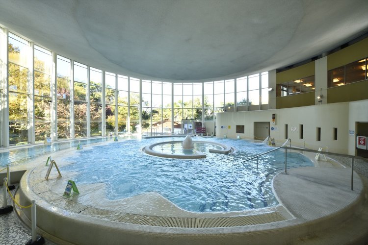 バーデプールでは、随所にあるアクアマッサージや無料アクアプログラムを体験できる。