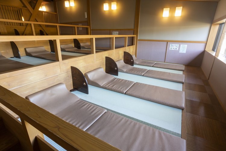 うたたね処は、階段状になっていて、他者を意識しにくい造り。湯上がりにくつろげる。