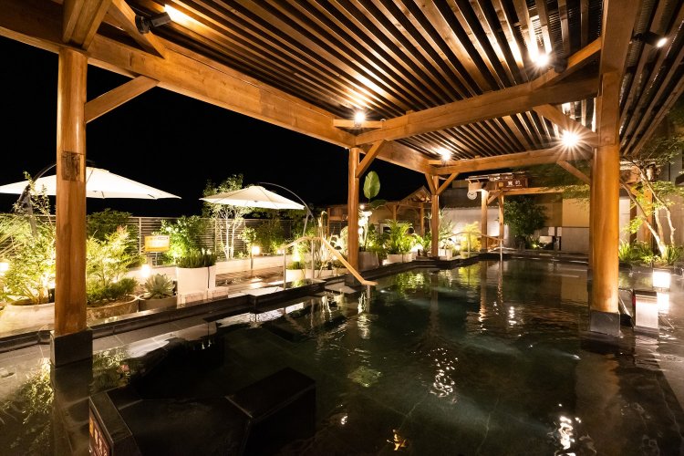 広々した露天風呂。