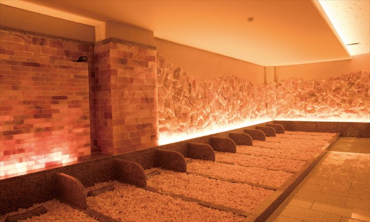 5つのエリアで構成される岩盤浴。