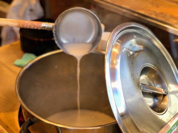 寒い日は温かい甘酒を。