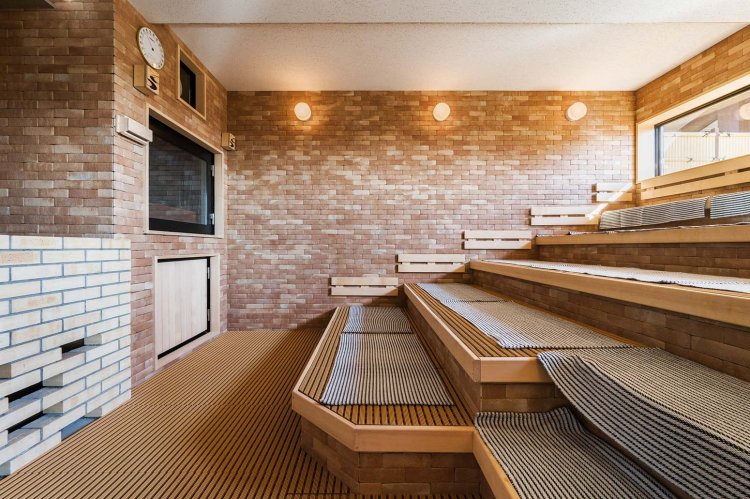 サウナストーンを使用した本格的なフィンランドサウナ。