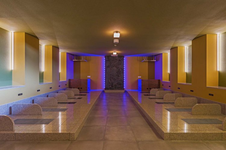 6種類の石がリラックス効果を高める岩盤浴。入浴料金に含まれているので、ぜひ利用しよう。