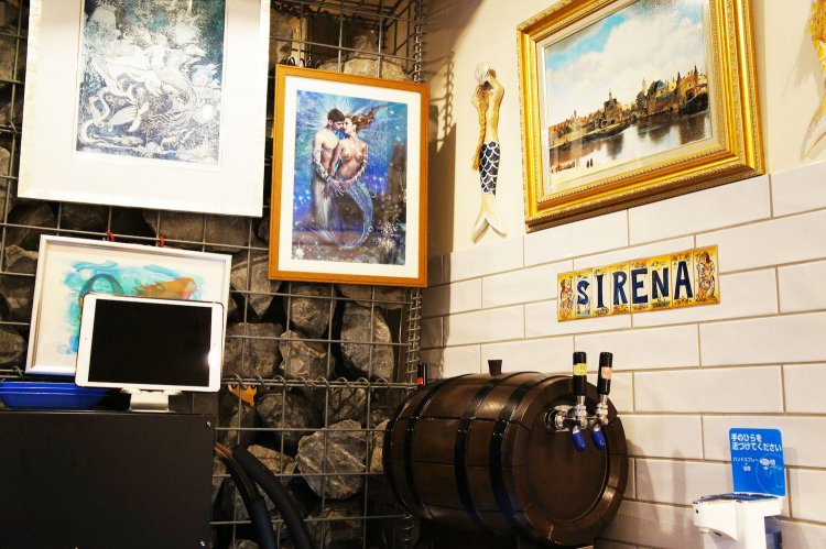 店名の『シレーナ』は人魚の意味。店内でも人魚のイラストやオブジェが目に止まる。