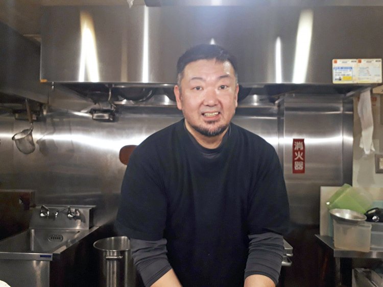 最近の一番の楽しみは「小学生の娘とのLINEのやり取り」と満面の笑みで話す西方さん。