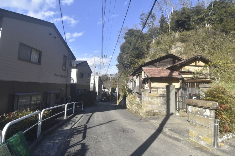 再び人家が出て来れば、杉本観音バス停も近い。