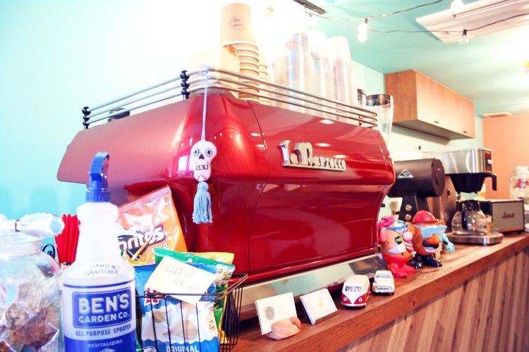 どうしても入れたかったというイタリア製のエスプレッソマシン「ラ・マルゾッコ」。世界中のカフェで使われている。