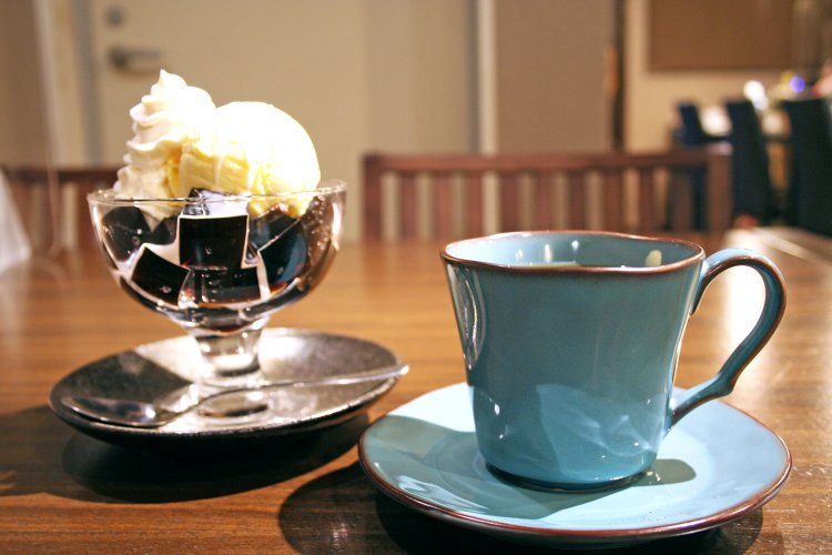 Café & Salt Bar TJ（かふぇあんどそるとばーてぃーじぇー）