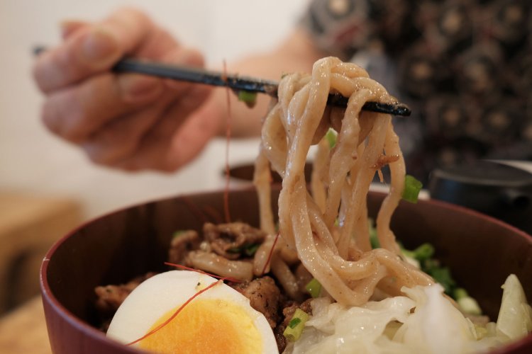 まぜそば990円。