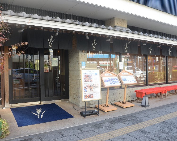 江戸通りに面しているお店は浅草駅からも徒歩3分以内と好アクセス。