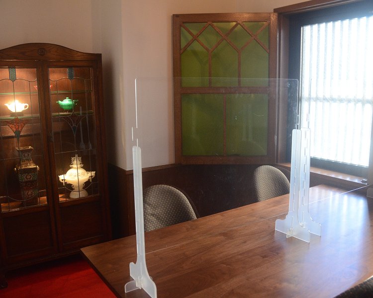 2階より上に用意された個室には部屋ごとに趣がある。ちなみにこちらは「両国」というお部屋。昭和レトロな雰囲気が漂っている。