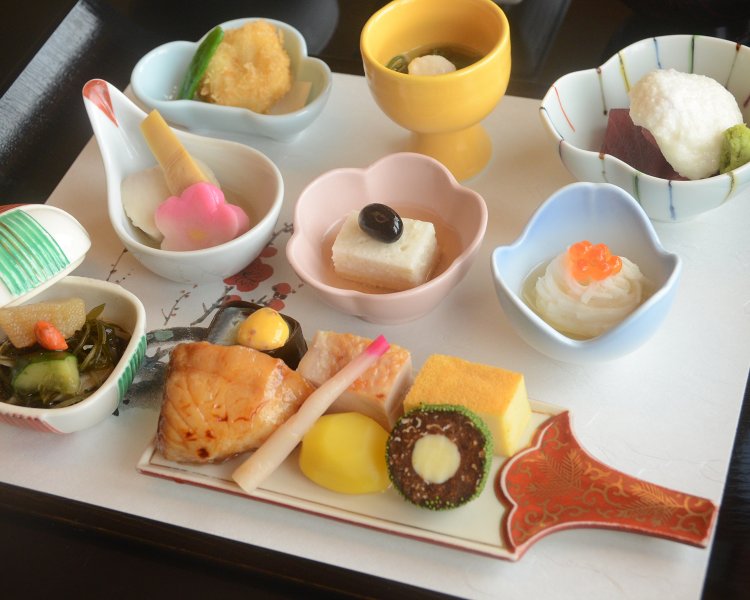 取材時は新年明けたばかりの1月。昆布巻や栗蜜煮などおめでたいメニューも！