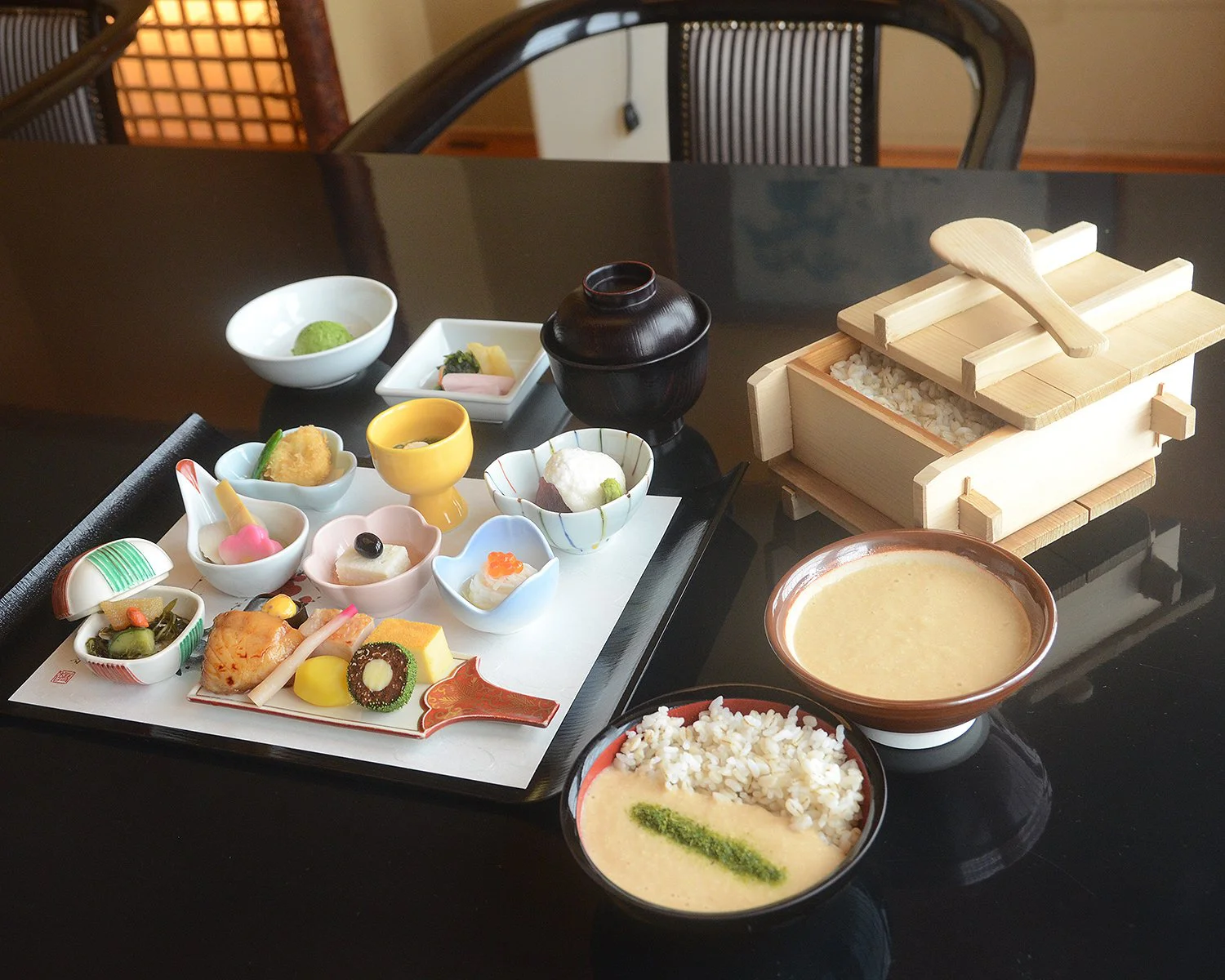 身も心も美しく 浅草むぎとろ の十六々彩膳 とろろいろどりぜん の絶品むぎとろを季節の小鉢料理と味わう さんたつ By 散歩の達人