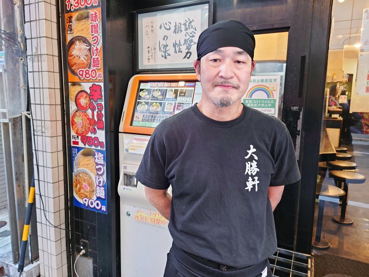 店長の木村和幸さん。『武蔵浦和ラーメンアカデミー』で責任者を務めてラーメンに目覚め、憧れの大勝軒継承の店へ。
