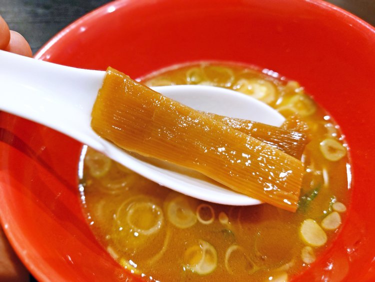 コリコリと食感がいいメンマ。