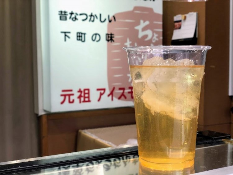 フルーツお酢ジュース。熟成された夏みかんシロップでつくられたジュースはやさしい酸味。仕込んで間もないときはフレッシュな味が楽しめる。