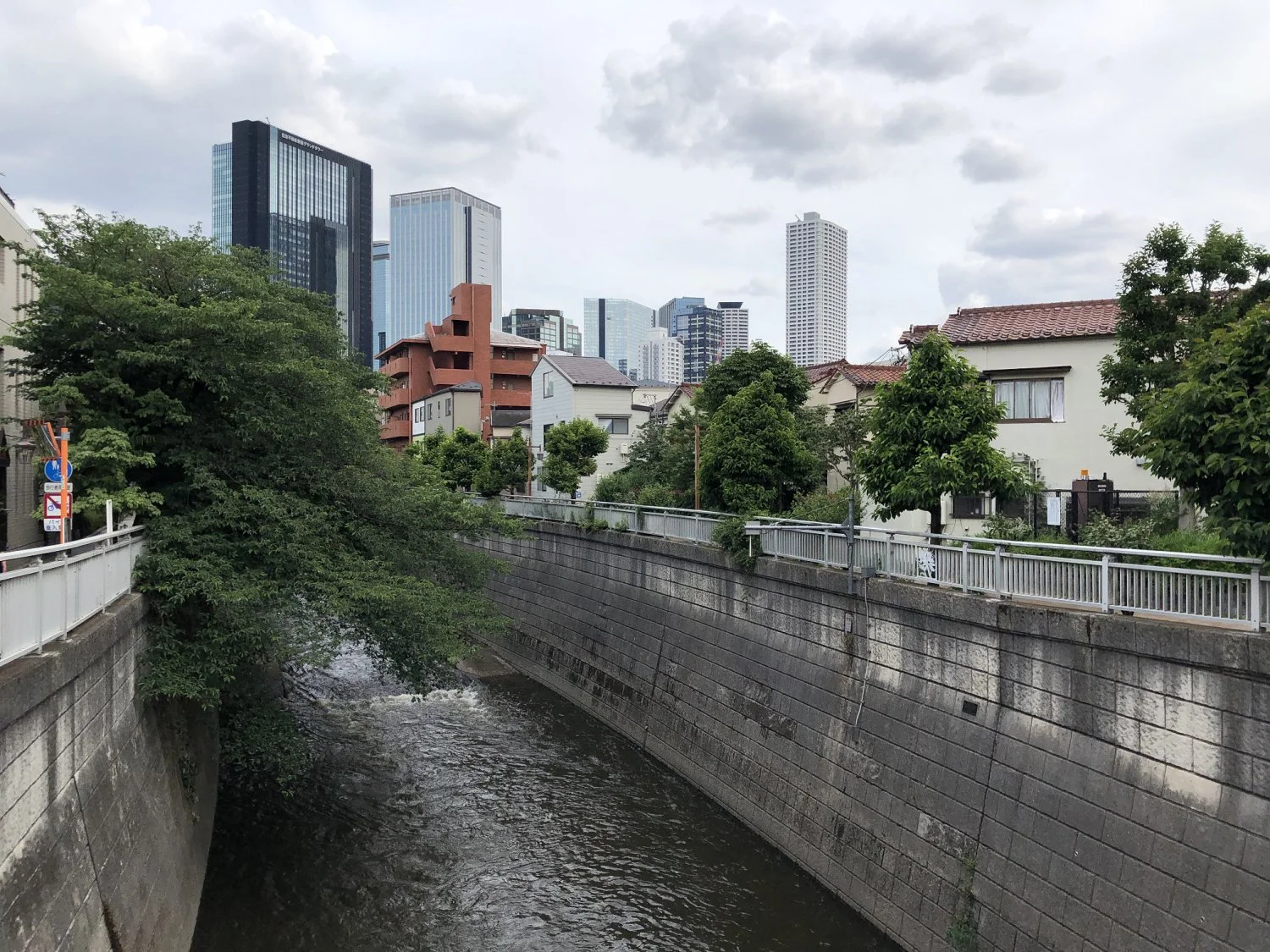 かぐや姫 神田川 に歌われた 小さな下宿 や 横町の風呂屋 は今もあるのか 街の歌が聴こえる 早稲田 高田馬場編 さんたつ By 散歩の達人