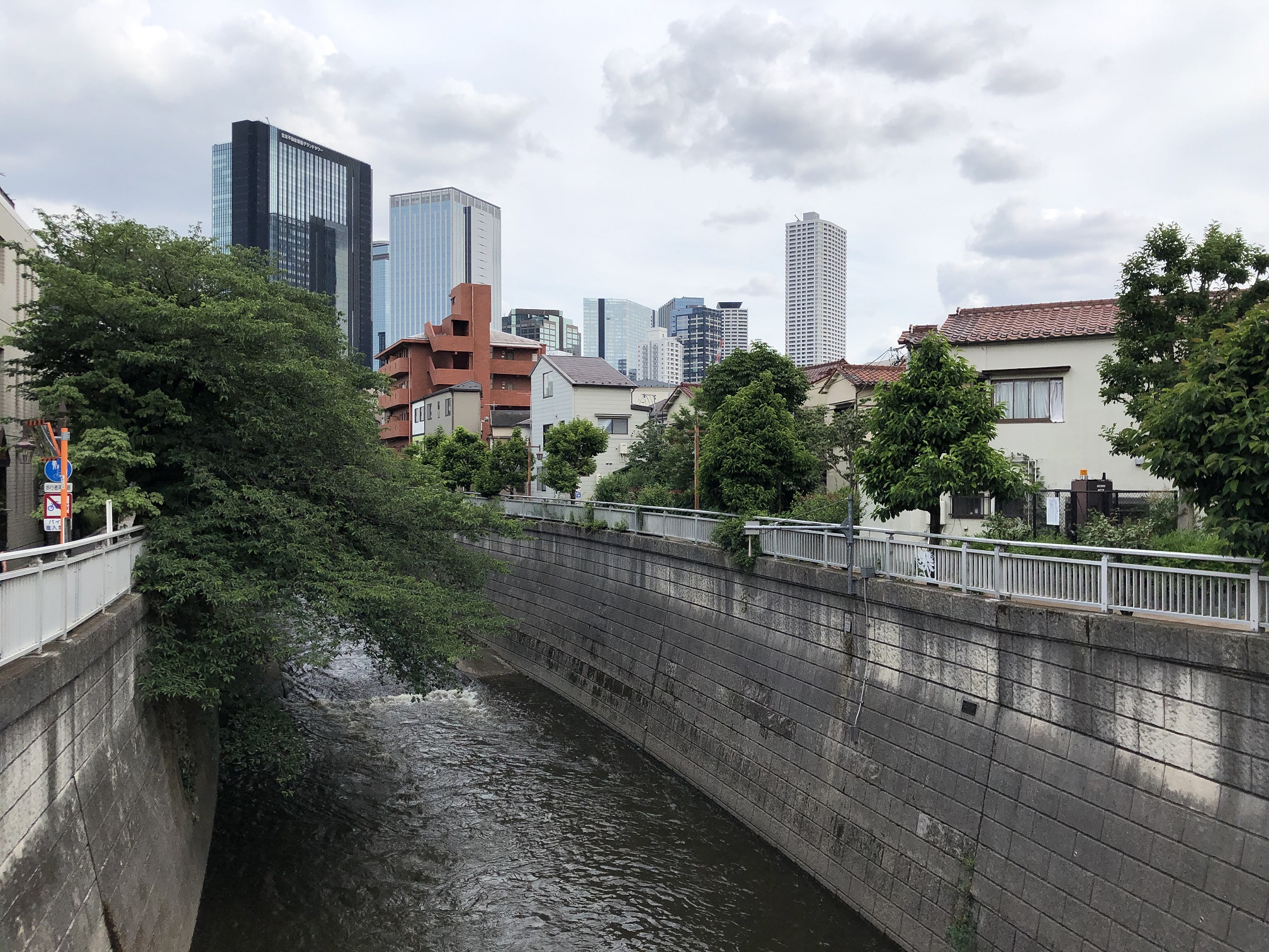 かぐや姫『神田川』に歌われた「小さな下宿」や「横町の風呂屋」は今もあるのか？【街の歌が聴こえる／早稲田・高田馬場編】｜さんたつ by 散歩の達人