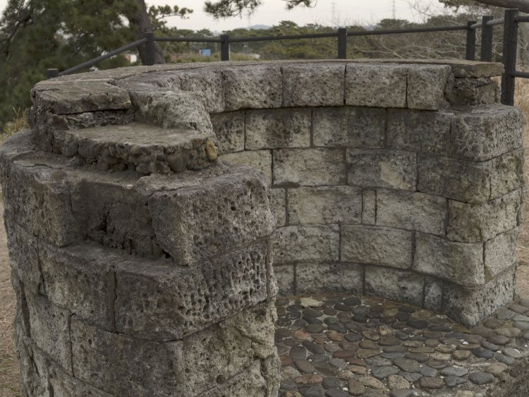 この上部には何かあったのだろうか。