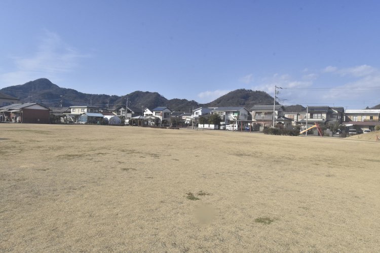 かつては小学校だった江間公園。