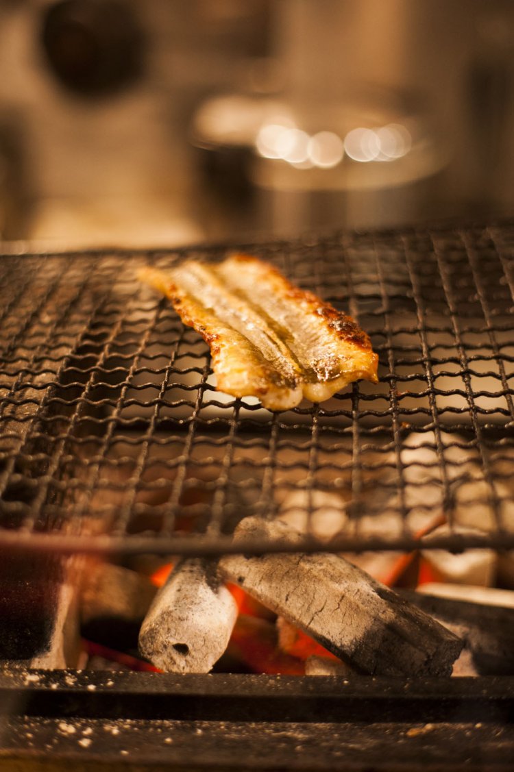 天然穴子の一夜干し2100円。