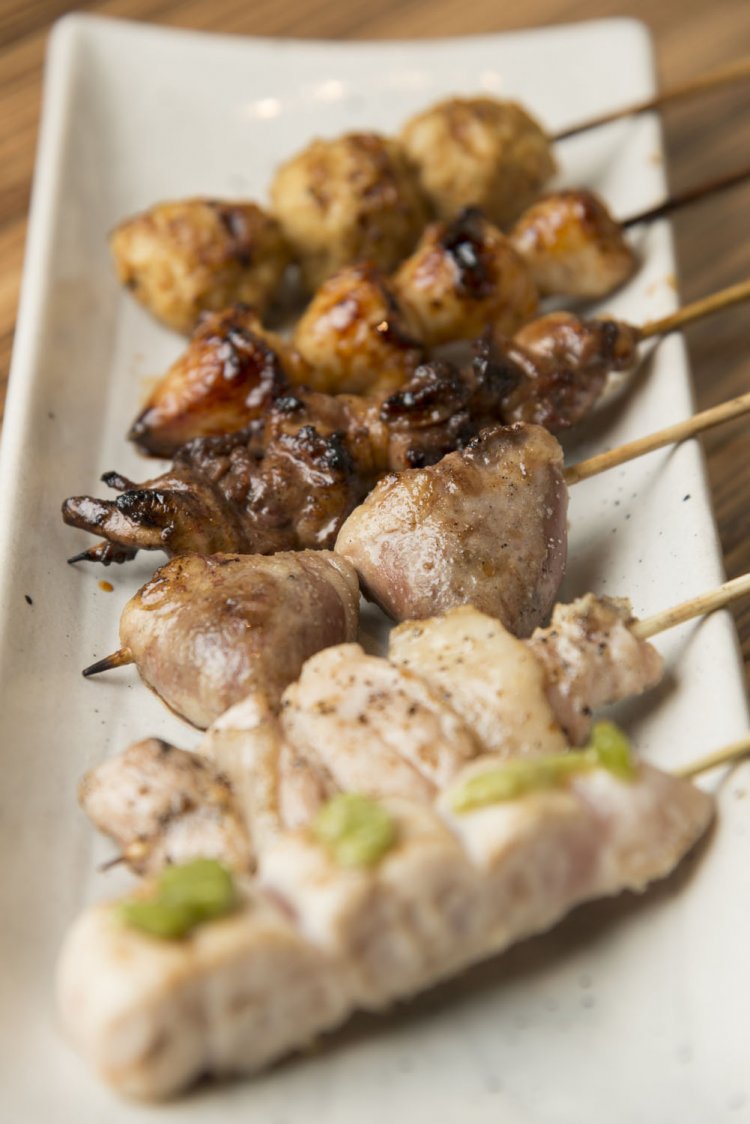 お任せ6本。タバスコでいただくハツモト（ハツの中落ち）が斬新。