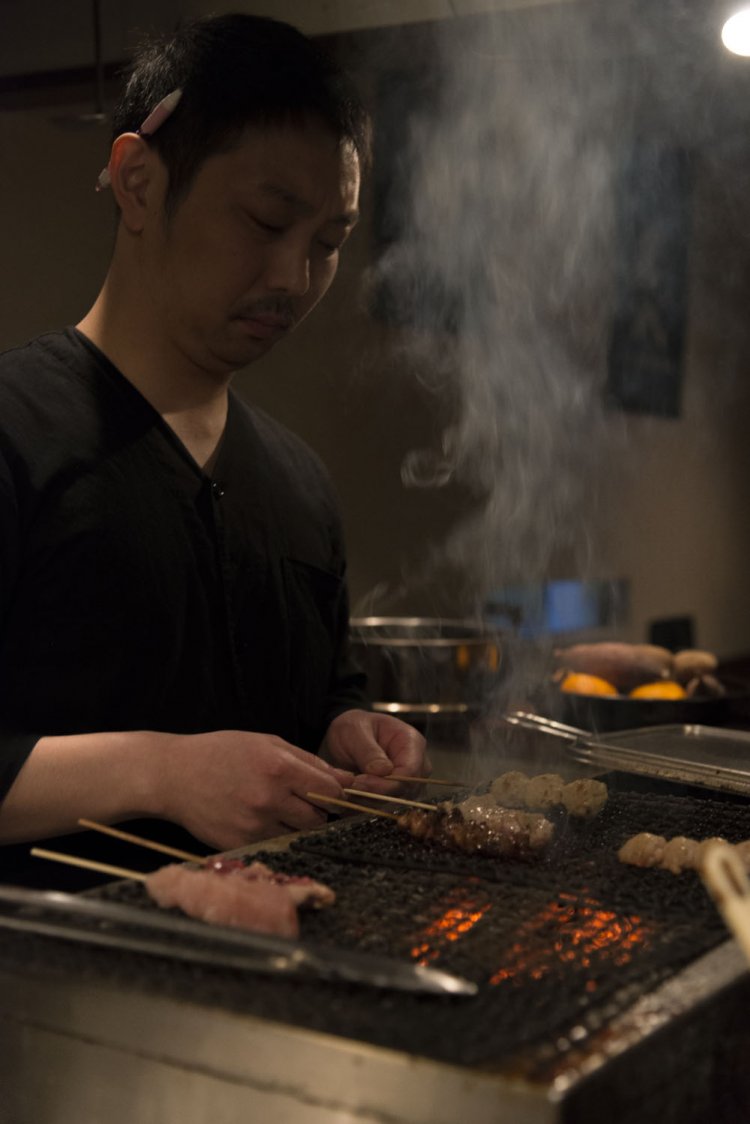 大分の老舗旅荘・上園屋旅館の三代目若旦那が営むことが店名の由来。