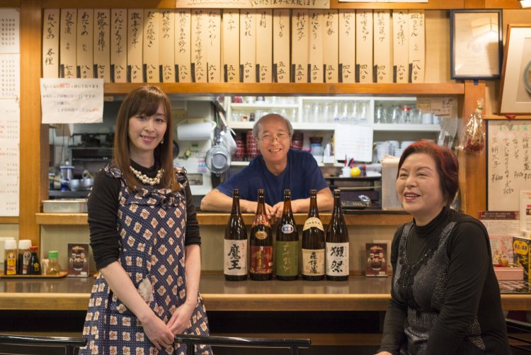 ひょうきんな畑さんと、美人母娘の美幸さんと愛里さん。