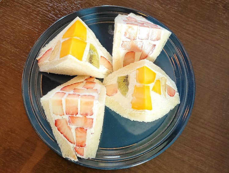 四谷こだわりのカフェ2店。フルーツサンドやアフタヌーンティーも～黒猫スイーツ散歩 四谷編まとめ～