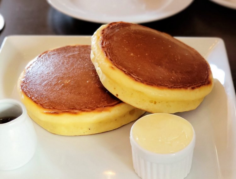 珈琲屋さんのホットケーキ 1枚600円、2枚1100円。