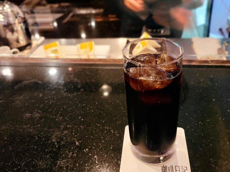 コールドブリューコーヒー（水出し） 880円。