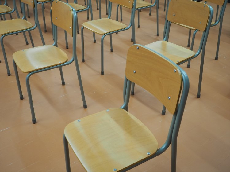 懐かしい学習椅子が並ぶ客席は、40名まで収容可。