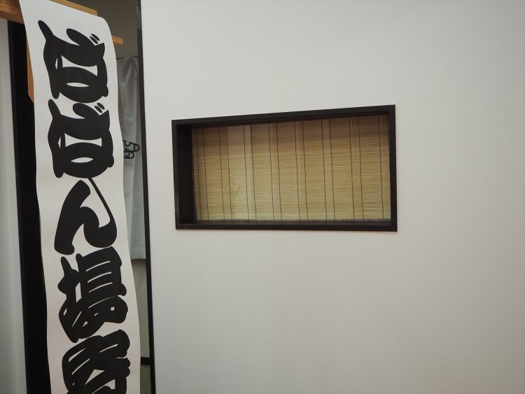 お囃子さん用の小窓まで完備。