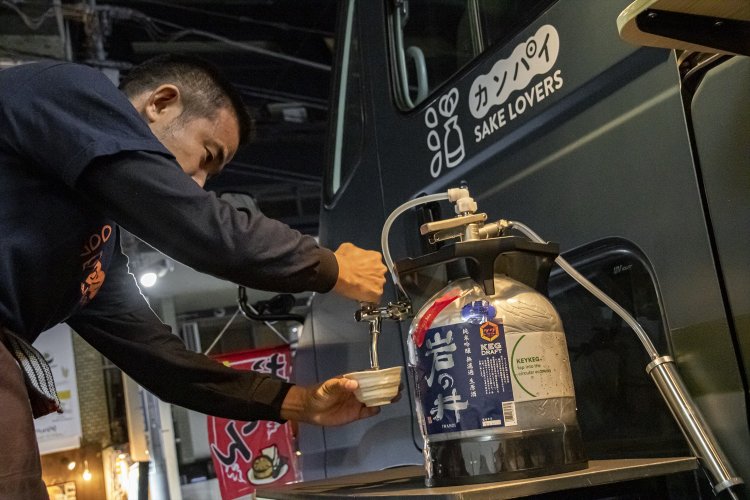 珍しい日本酒の生罇サーバーも。「新鮮な味わいが楽しめますよ」。