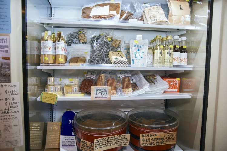 練馬区の都内唯一の味噌蔵「糀屋三郎右衛門」をはじめ、食品や調味料も販売。