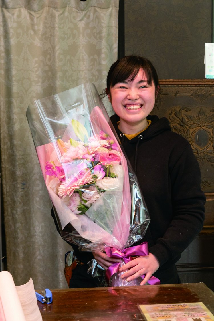 「春はスイートピー など明るい花が おすすめです！」