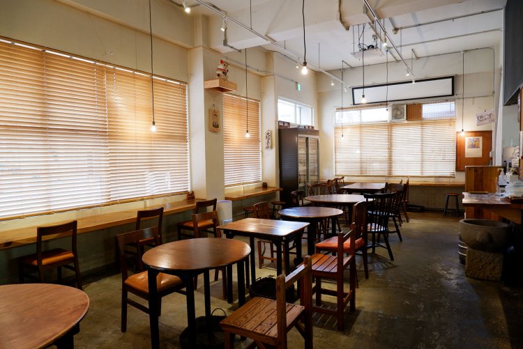 食堂内は広々。