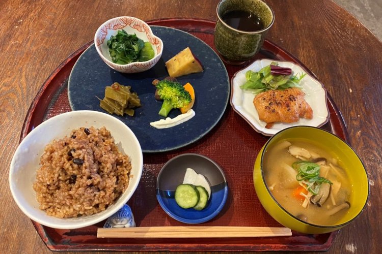 ハレ箱膳定食1300円（写真提供＝結わえる本店）。