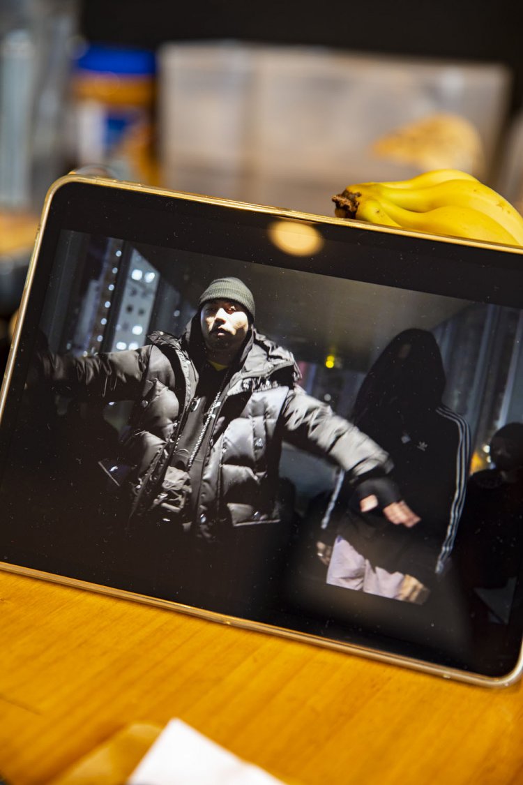 カッコいいPVはVIKNでYouTube検索を！