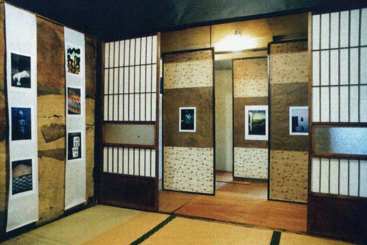 「向島ネットワ ーク」写真展会場（2000年）。