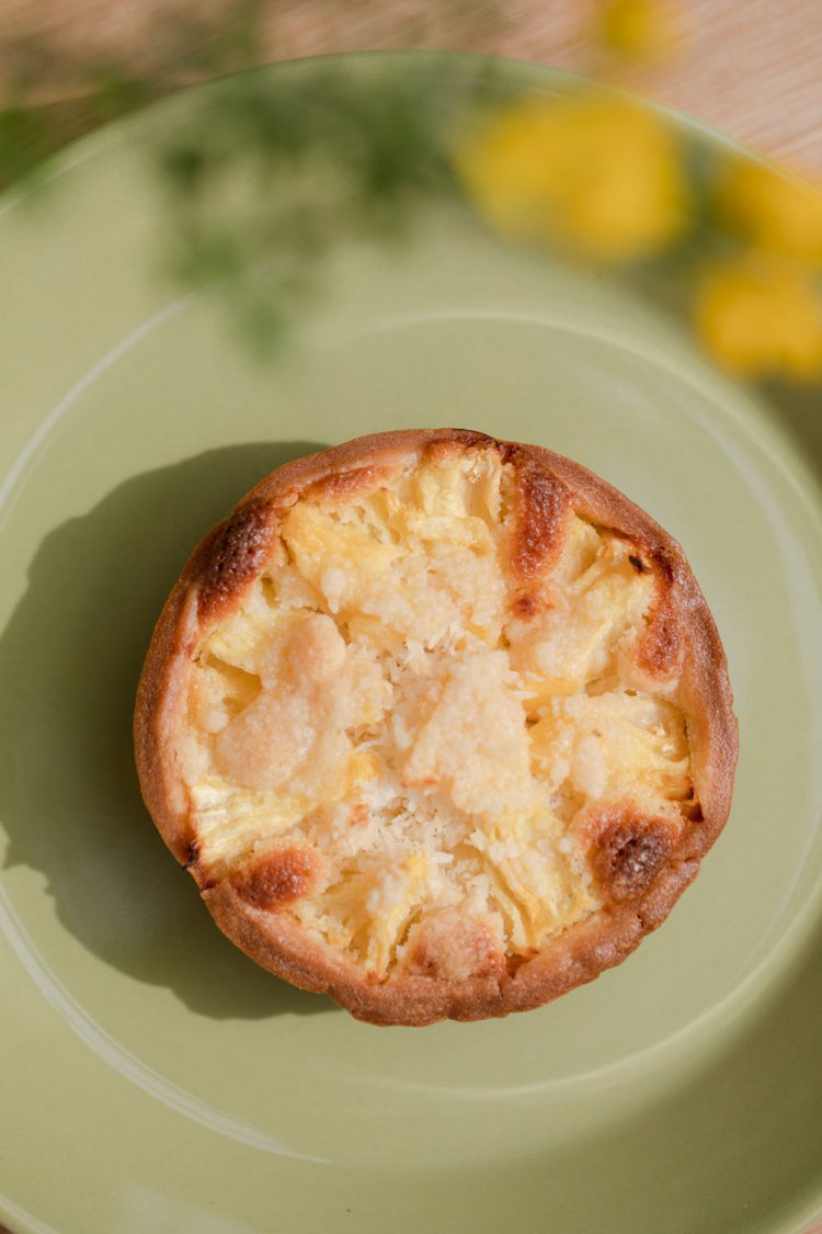 焼タルト パイナップル400円。こちらも季節限定。タルトは季節ごとに入れ替わります。