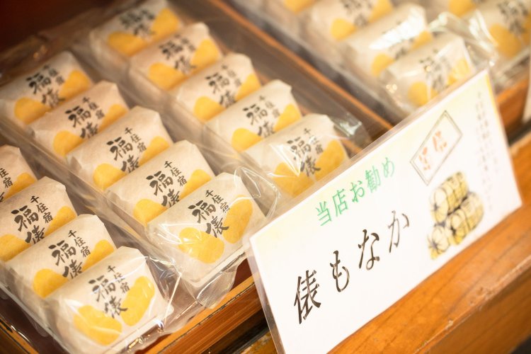 高品質な北海道産小豆を使う俵もなか5個入り780円も評判。