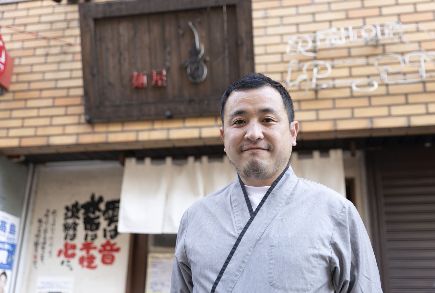 和食出身の原さん。当初は居酒屋を志していたが、人々の心を引き付けるラーメンのパワーに魅せられ、ラーメン店を開業した。
