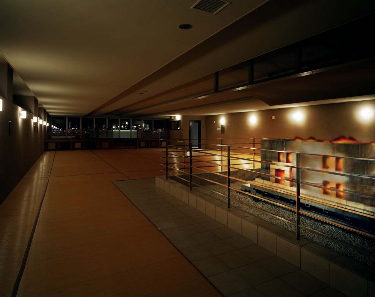 溶岩ドームは低温の室内なので、休憩やストレッチ、ホットヨガなどさまざまに過ごせる。