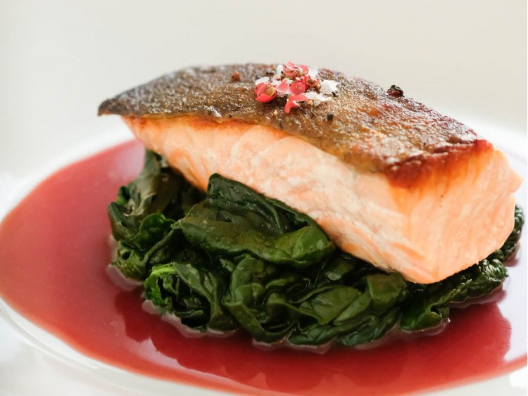 斜め上からのアングル。正面と上面が見える。