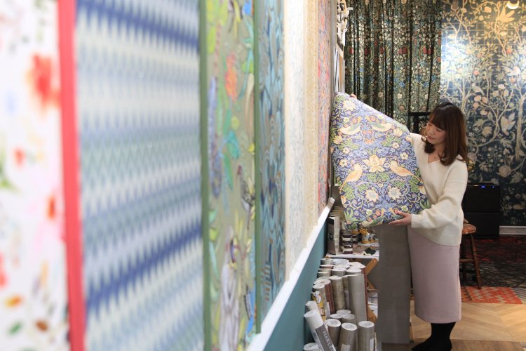 「入手困難なウィリアム・モリスの壁紙の、専門コーナーもあります」と『wall paper store あんの木』の千葉さん。