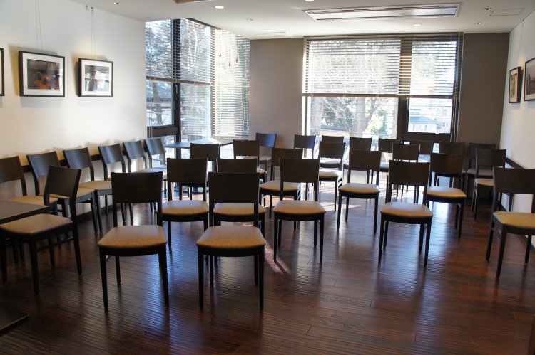 3階のレセプションフロアはコンサートのためのレイアウトとなっている。