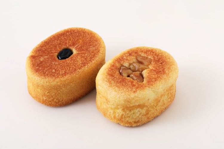 （左）こしあん1個195円。※右側の商品は季節限定商品のため販売されていない時があります。