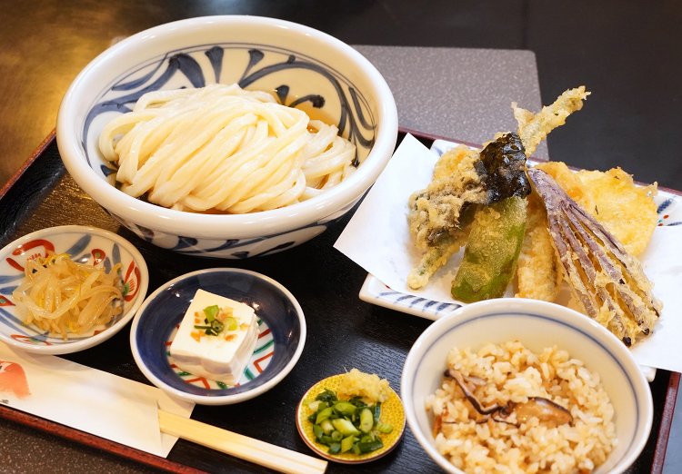 手打ちうどん敷島